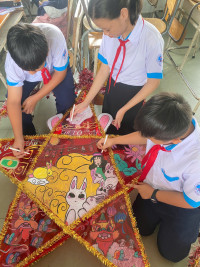 Thầy cô giáo và các em học sinh trường THCS Chánh Phú Hòa tích cực chuẩn bị cho Ngày hội Trung Thu năm 2026