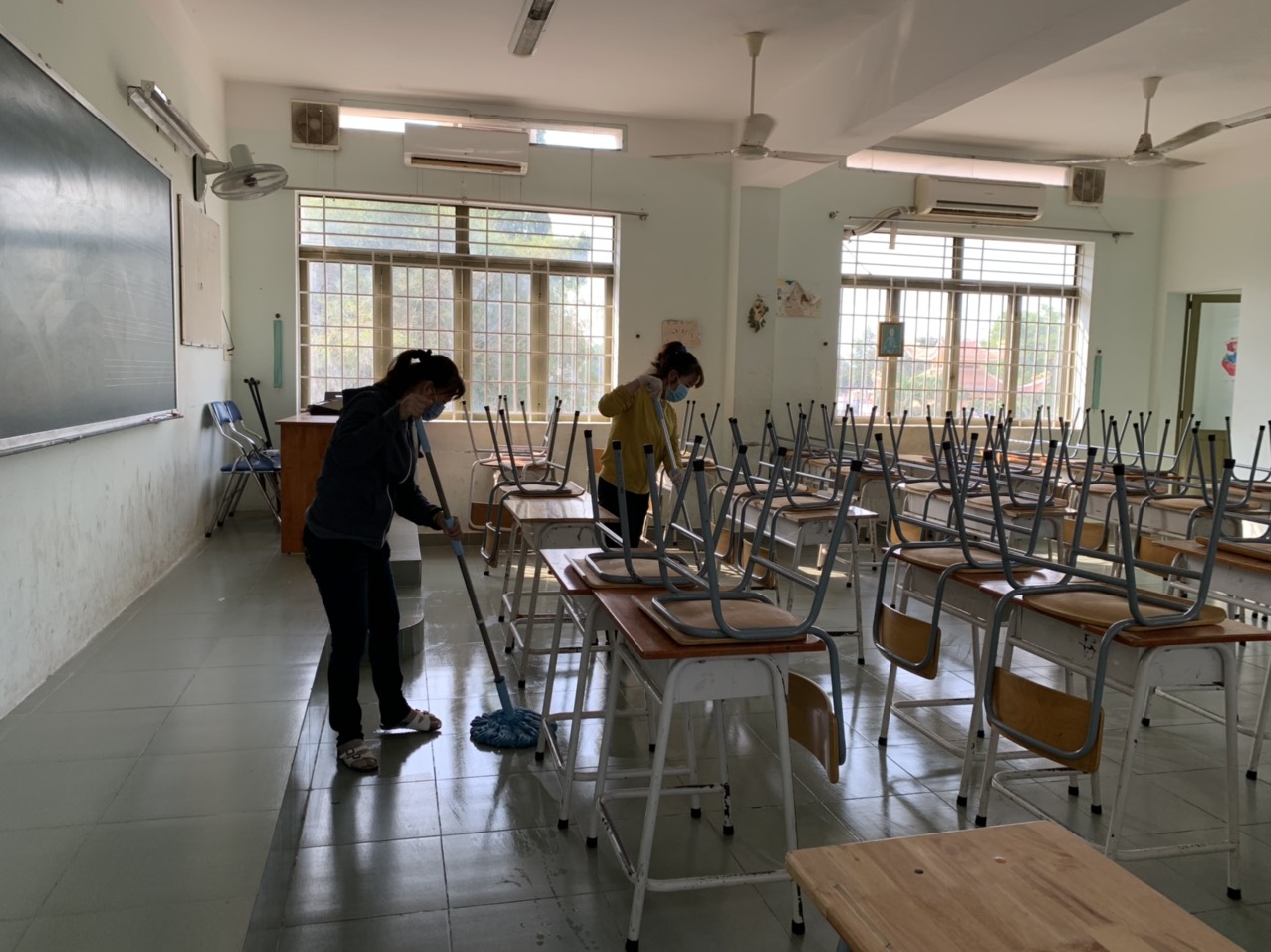 CB-GV-CNV dọn dệp vệ sinh tại trường