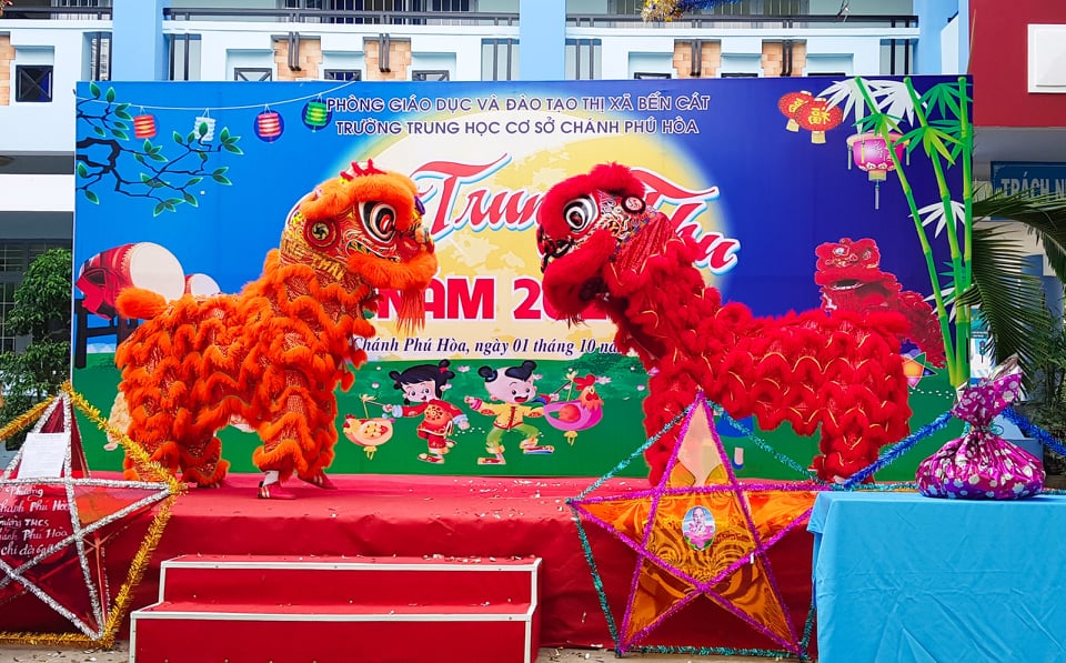 TRƯỜNG THCS CHÁNH PHÚ HÒA RỘN RÀNG VUI TẾT TRUNG THU 2020