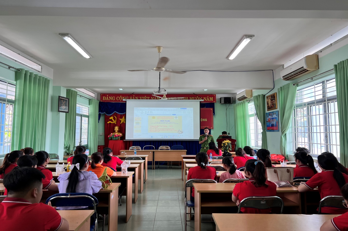 TẬP HUẤN PHÒNG CHÁY CHỮA CHÁY TRONG TRƯỜNG THCS CHÁNH PHÚ HÒA