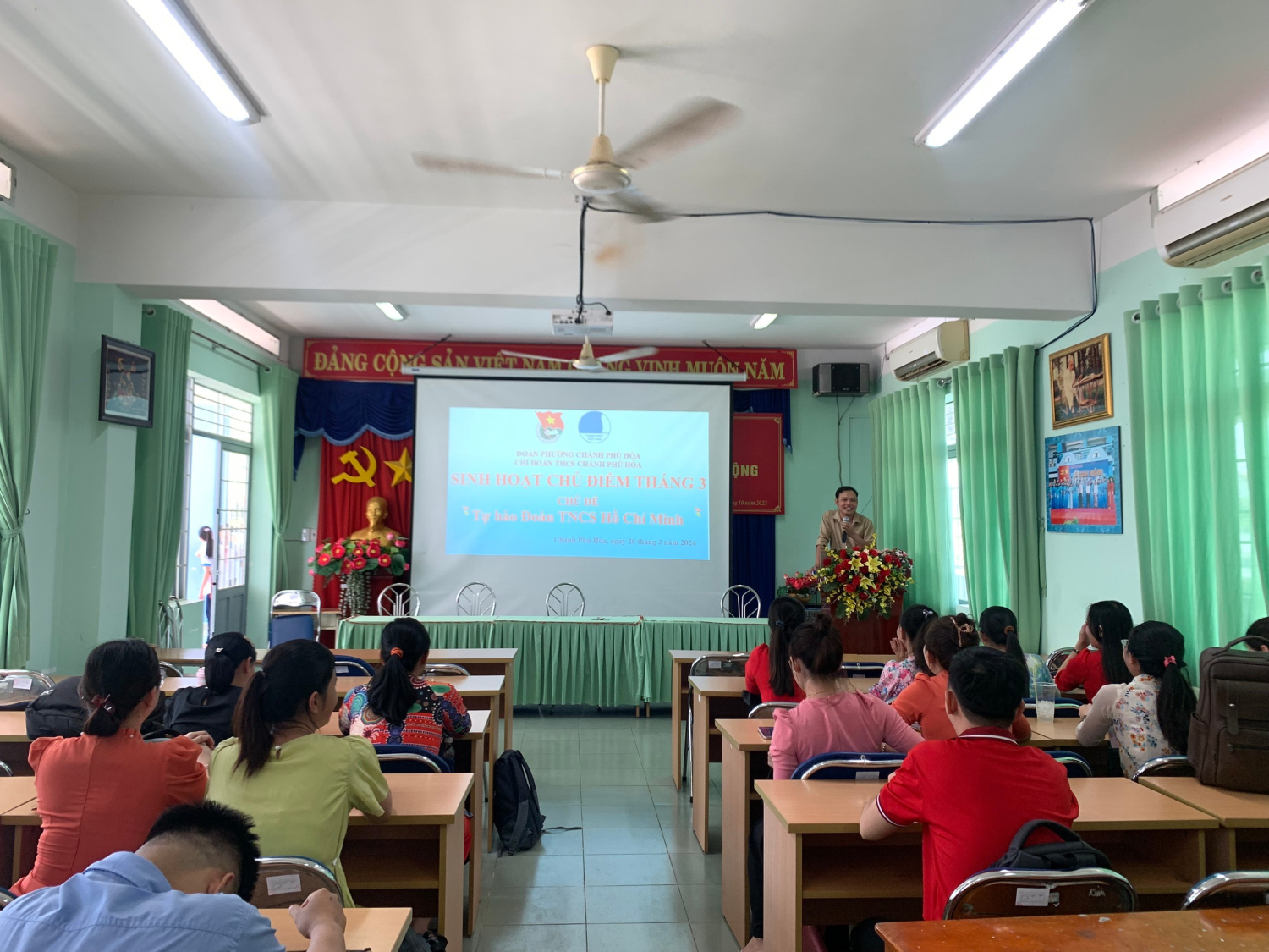 SINH HOẠT CHỦ ĐIỂM THÁNG 3: “TỰ HÀO TRUYỀN THỐNG ĐOÀN TNCS HỒ CHÍ MINH”