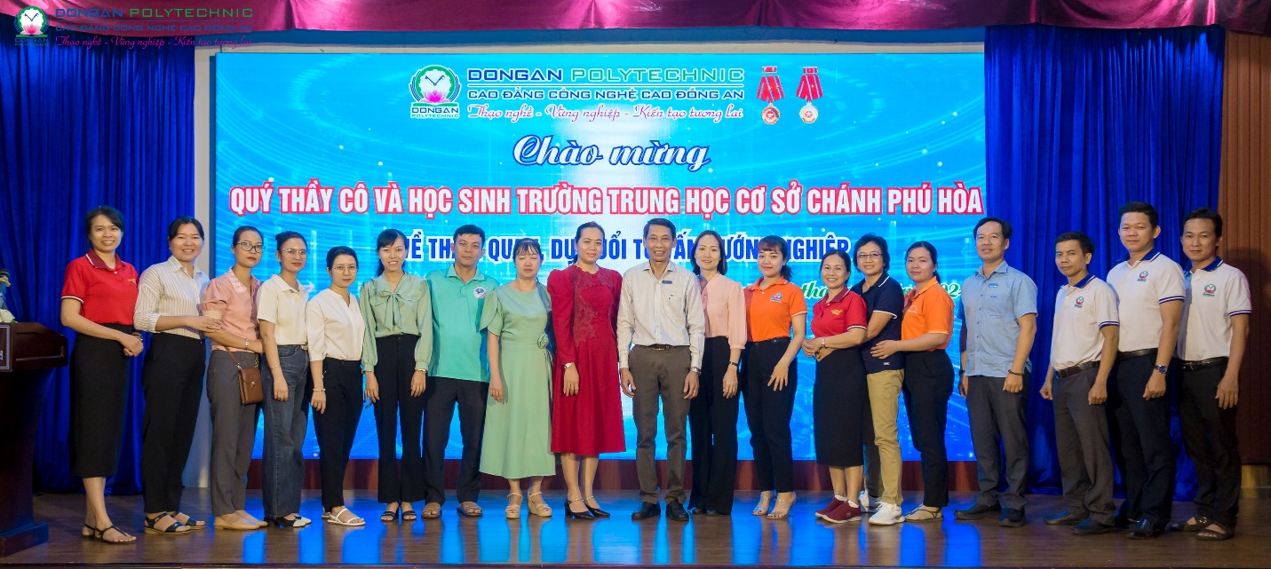 Học sinh khối 9 trường THCS Chánh Phú Hòa năm học 2023-2024 tham quan, học tập, hướng nghiệp tại Trường Cao đẳng công nghệ cao Đồng An